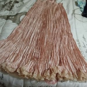 Rouged long skirt